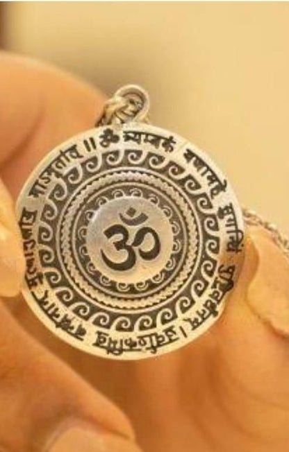 (ॐ) OM Mantra Pendant 📿